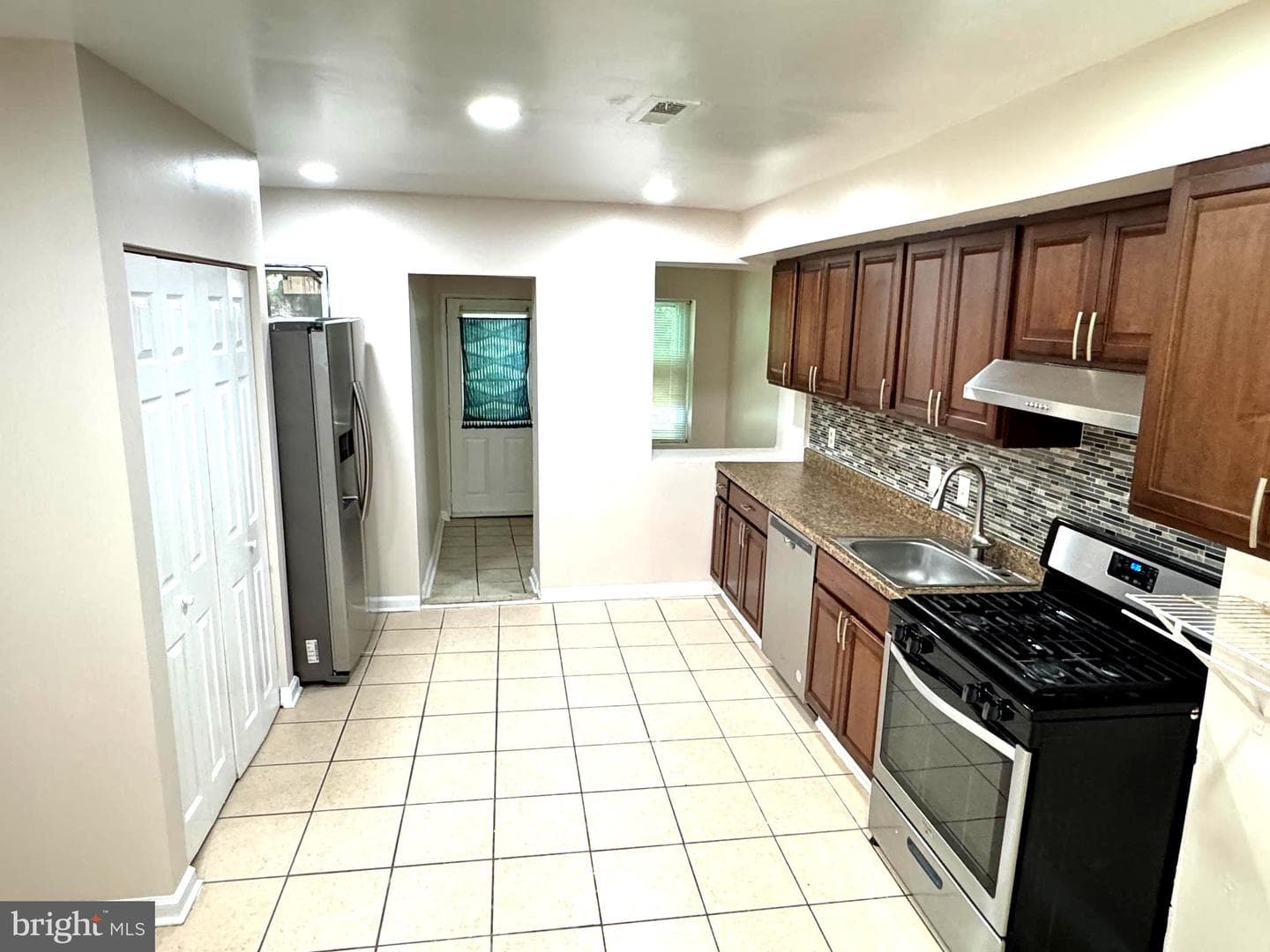2627 Barclay Street photo 5