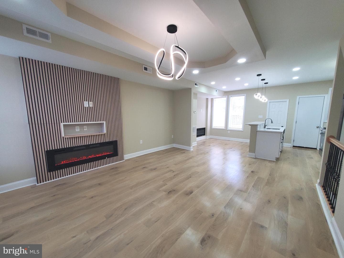 2861 W Garrison Avenue photo 3