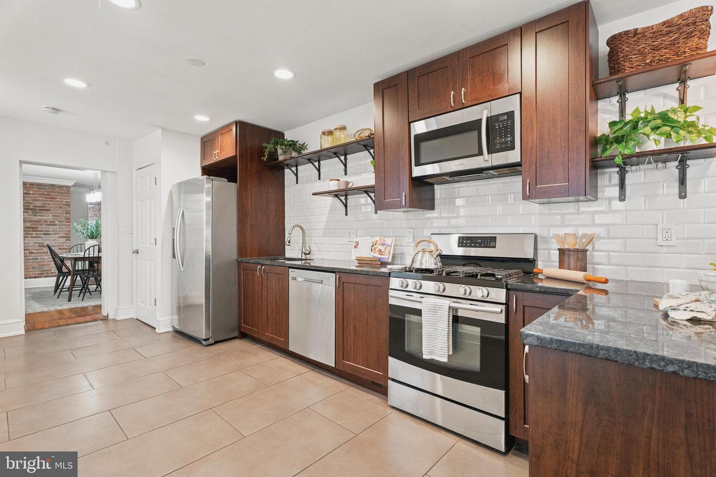 103 E Cross Street E photo 16