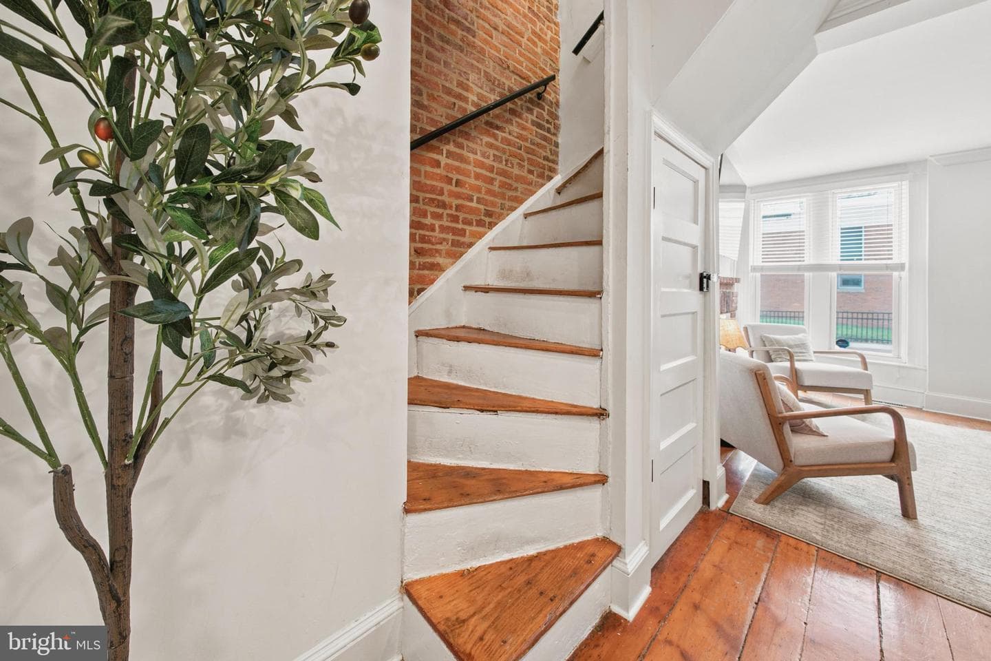103 E Cross Street E photo 18