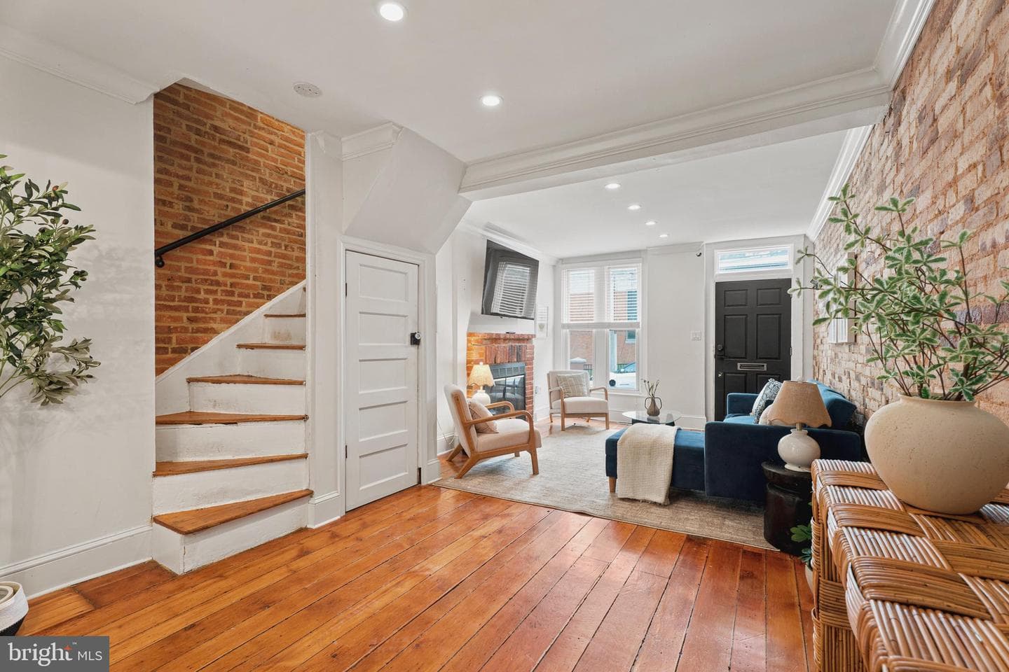 103 E Cross Street E photo 7