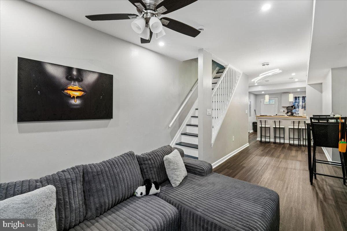 1266 Sargeant Street photo 3