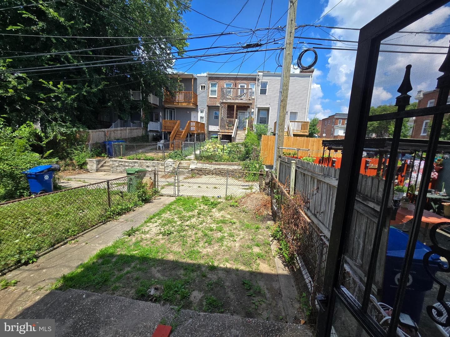 2562 Robb Street photo 38