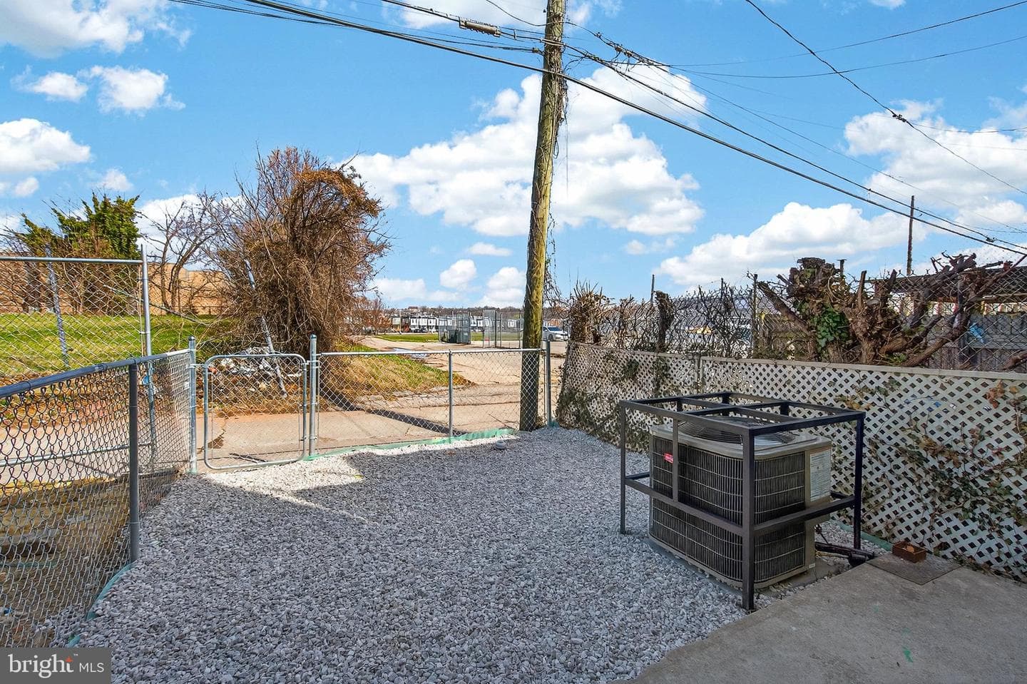 1762 E North Ave photo 35
