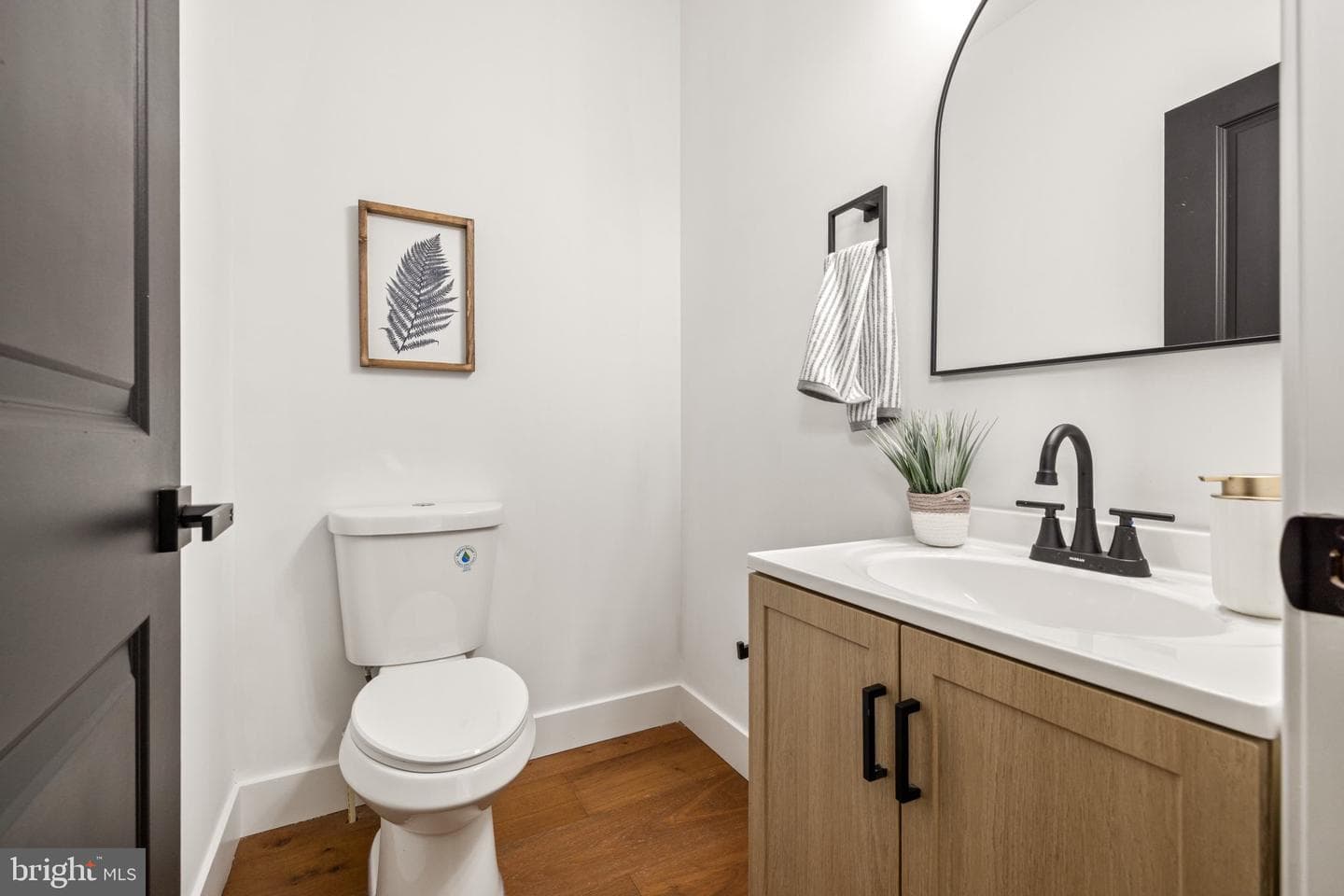 1220 N Eden Street photo 11