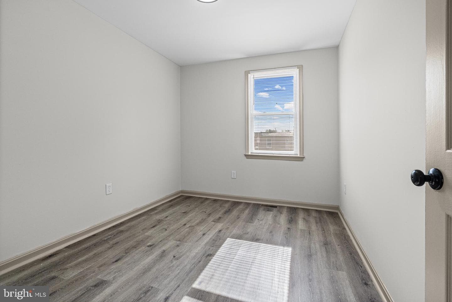 1502 Leslie St photo 19