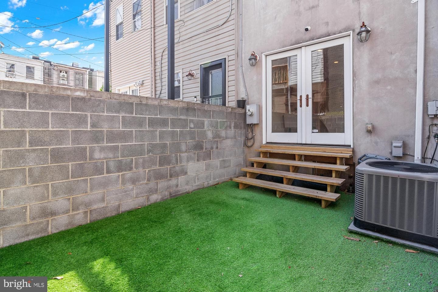 2612 Foster Avenue photo 32