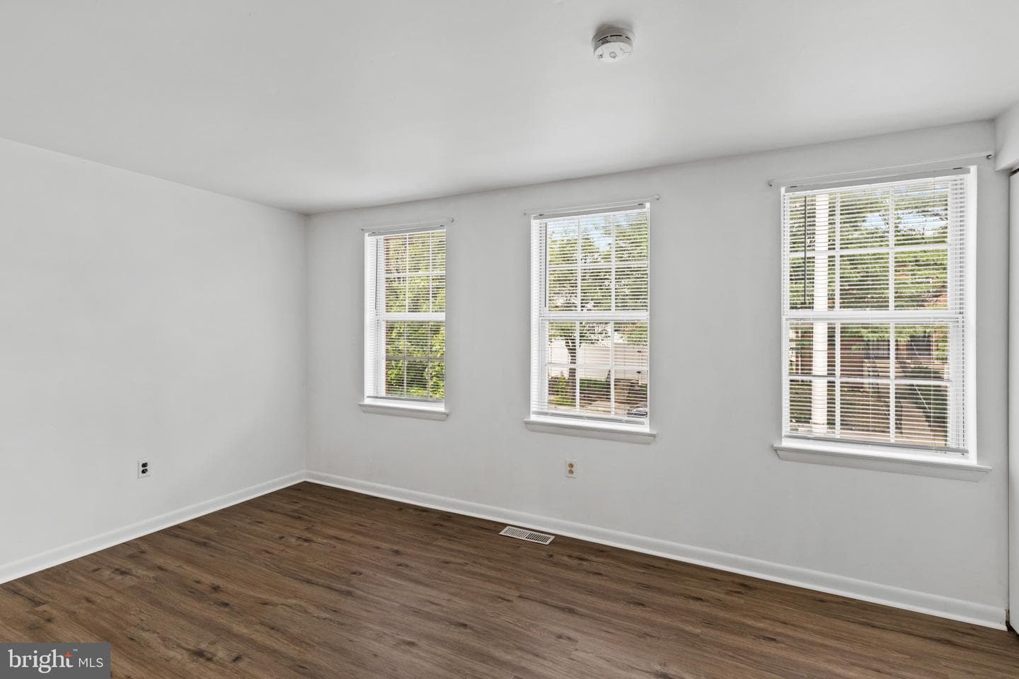 1225 E Chase Street photo 16