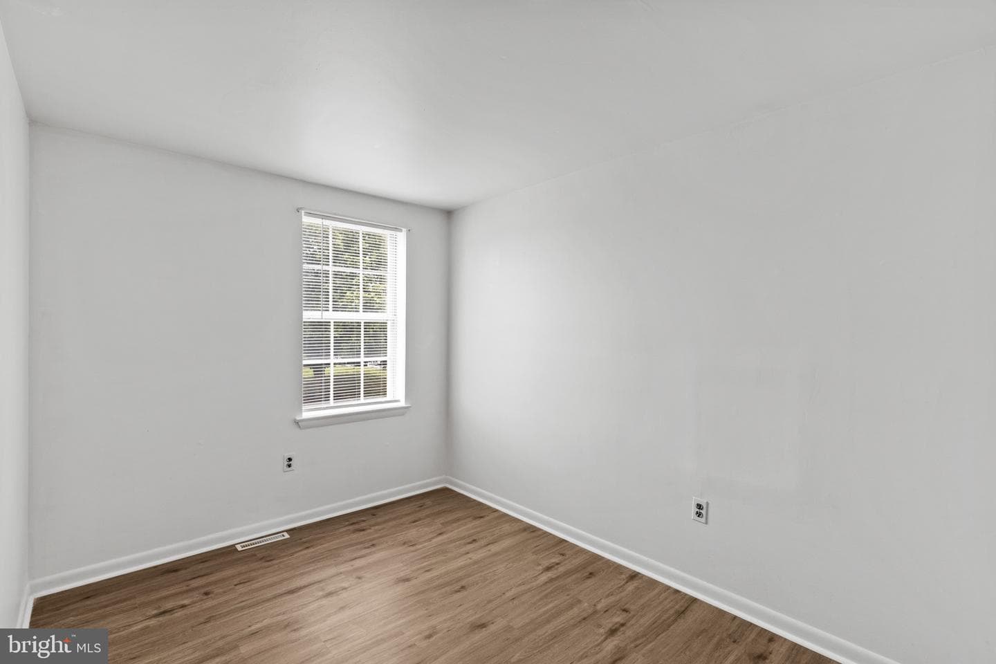 1225 E Chase Street photo 25
