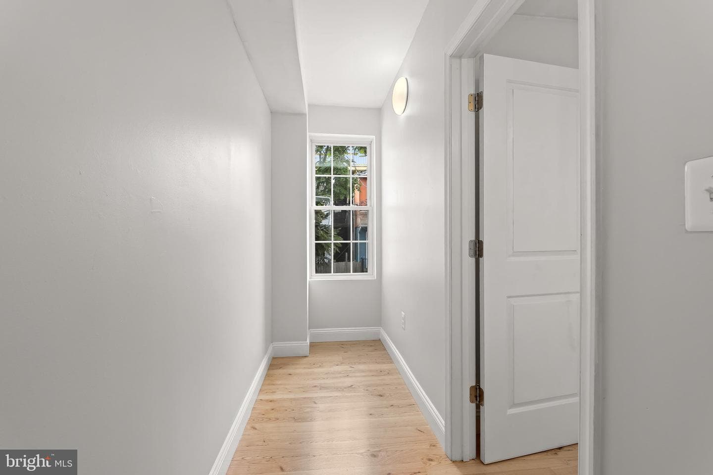 105 E Ostend Street photo 20