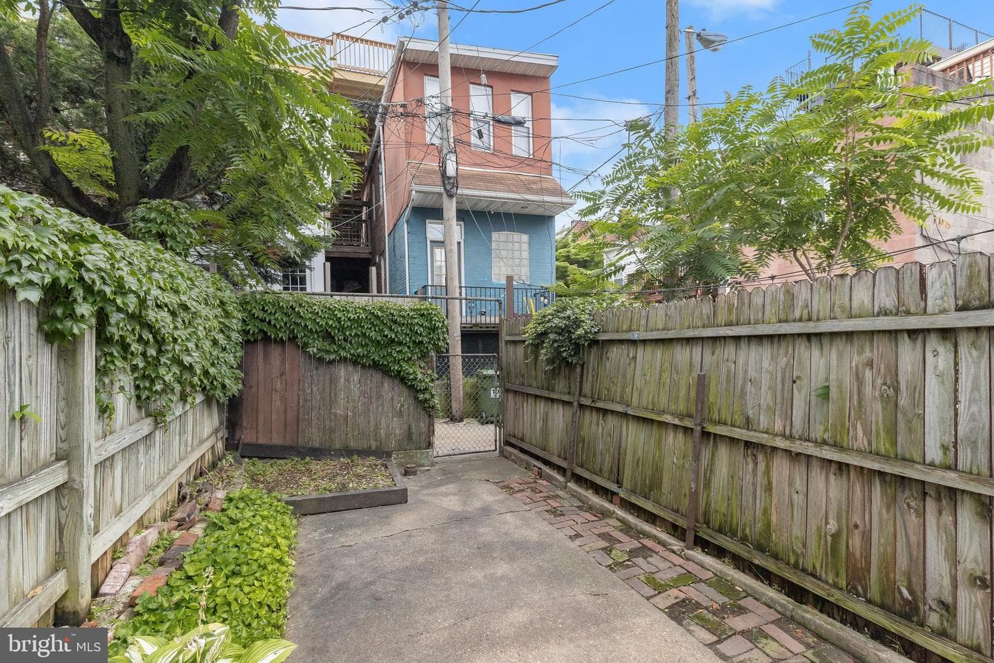 105 E Ostend Street photo 21