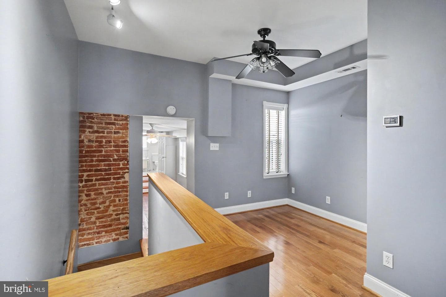 2048 Bank Street photo 23