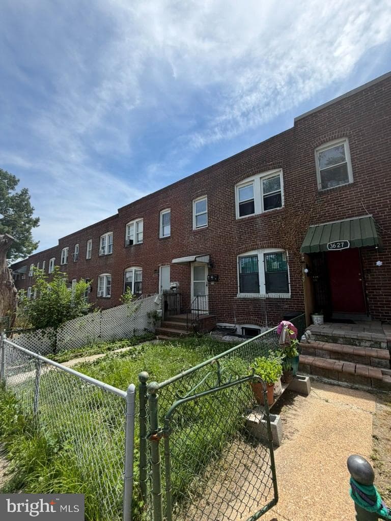 3625 Everett St photo 3