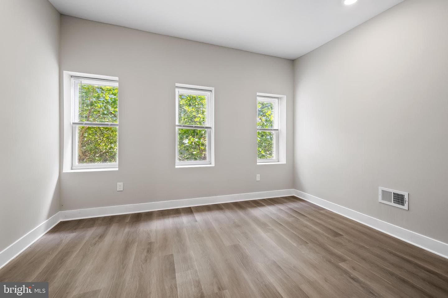 1006 N Mount Street photo 15
