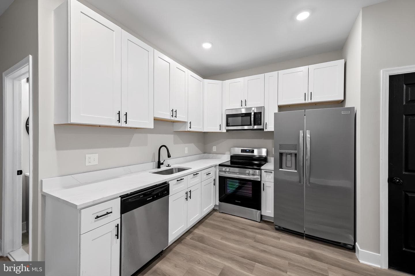 1006 N Mount Street photo 5