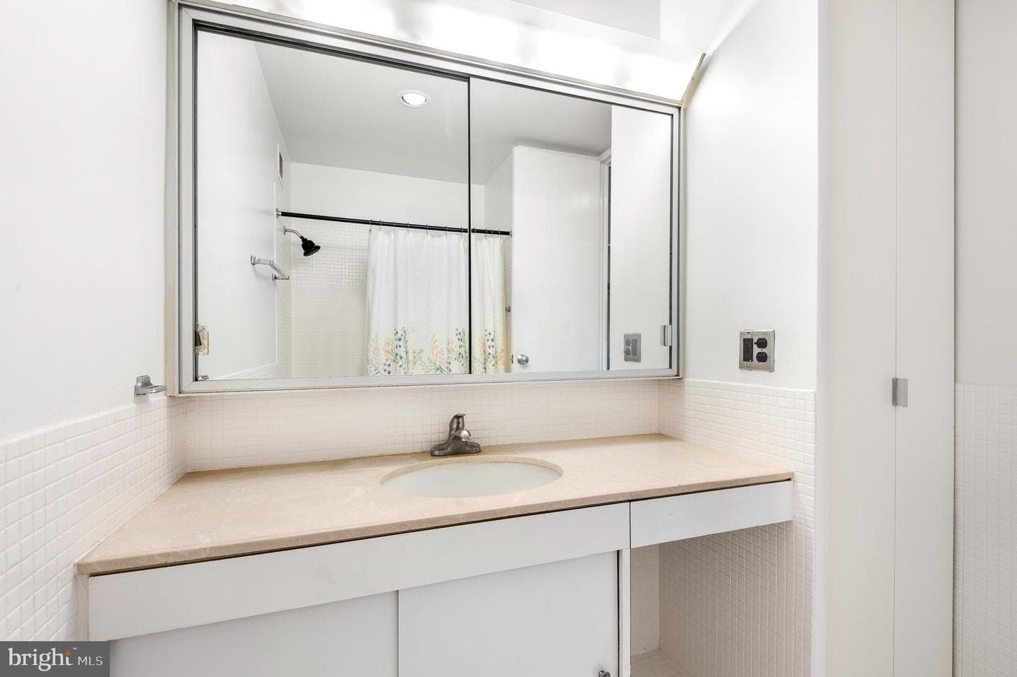 4000 N Charles Street #1603 photo 21