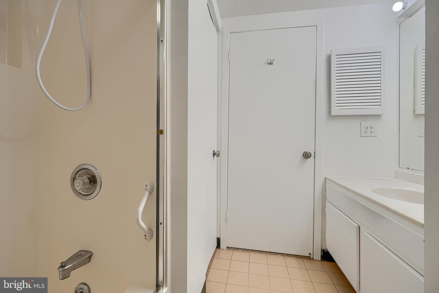 4100 N Charles Street #813 photo 28