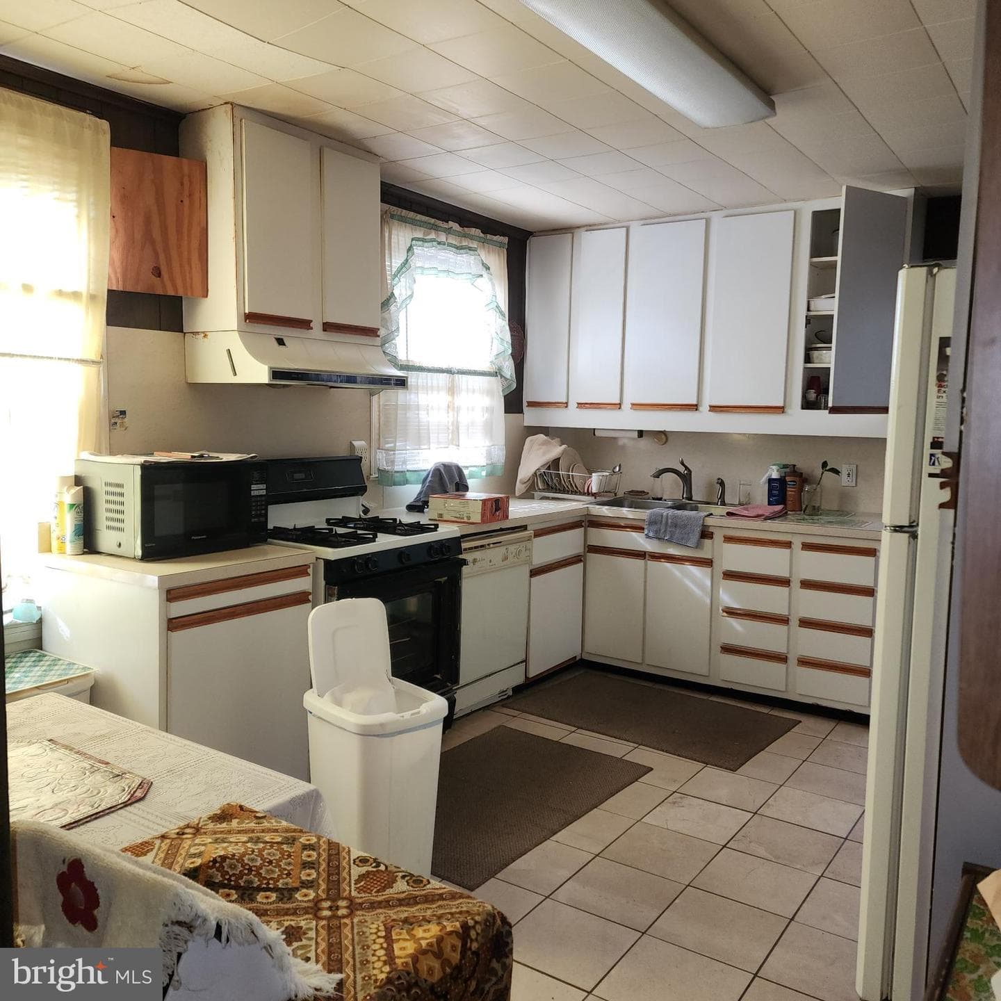 2708 Goodwood Road photo 4
