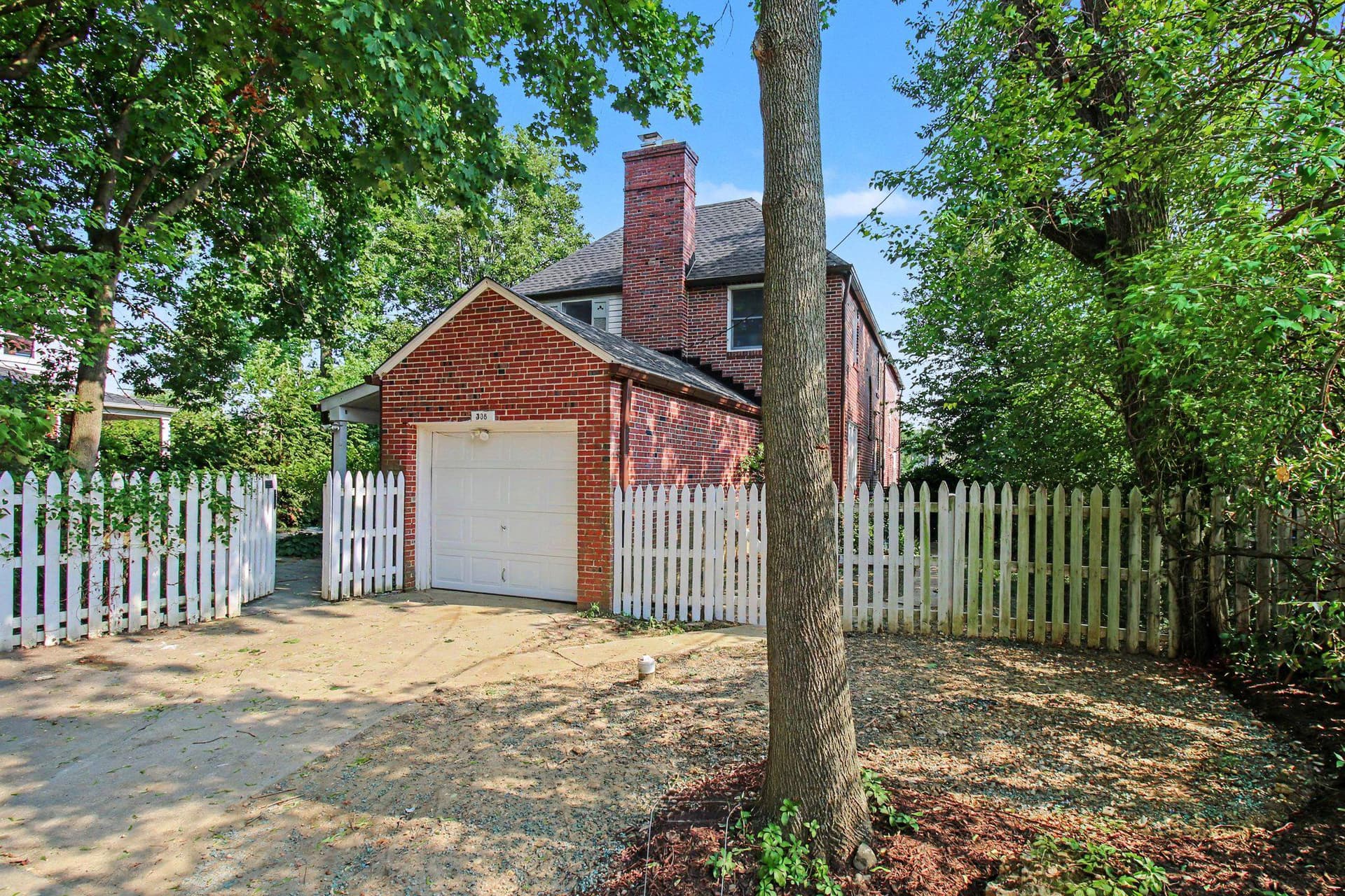308 Eastway Court photo 3