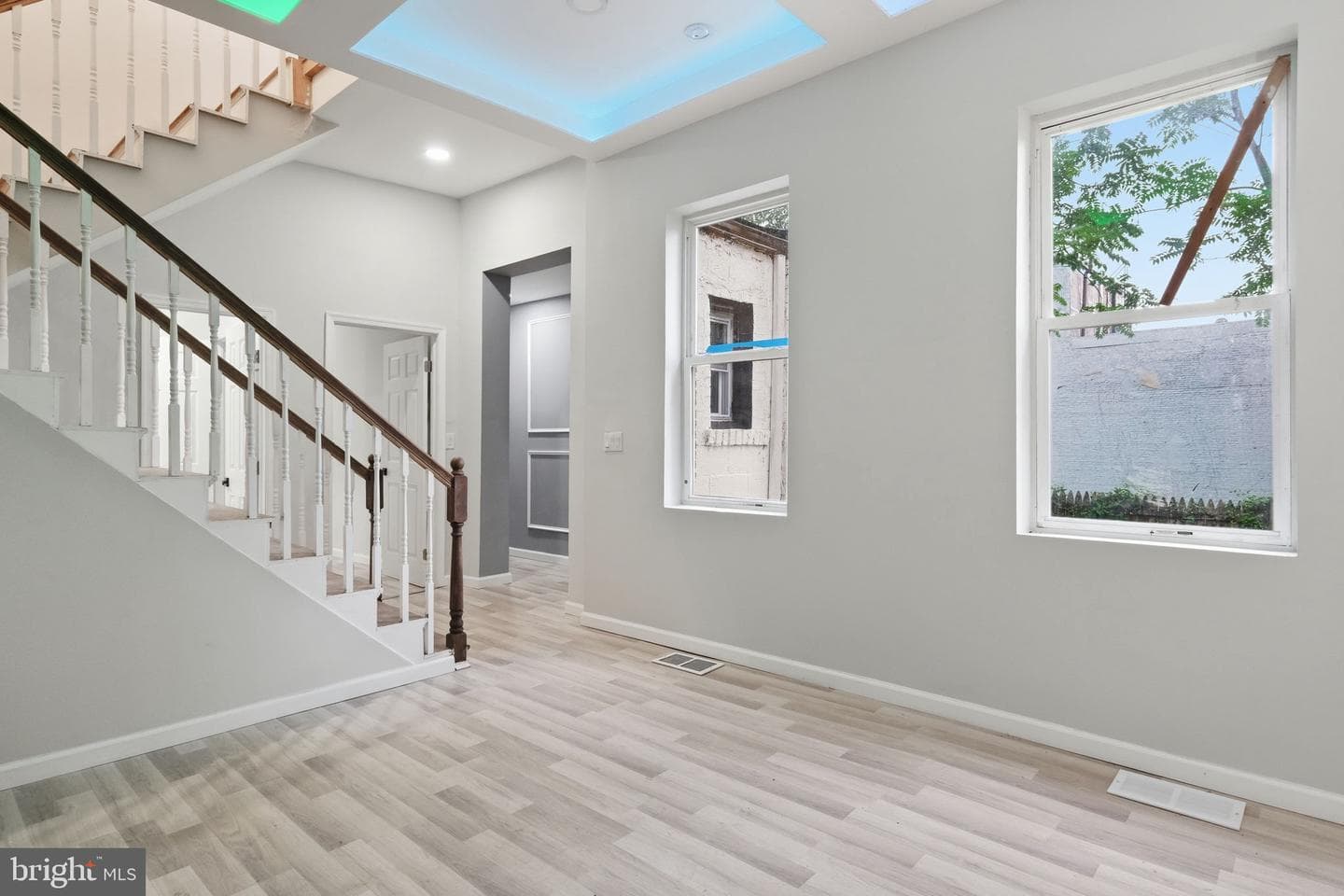 526 N Arlington Avenue photo 3