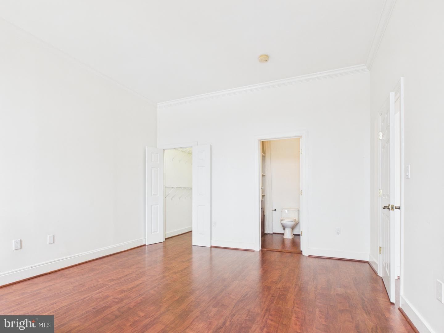 1 E Chase Street #814 photo 14