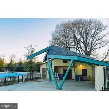 1405 W 37th Street photo 54