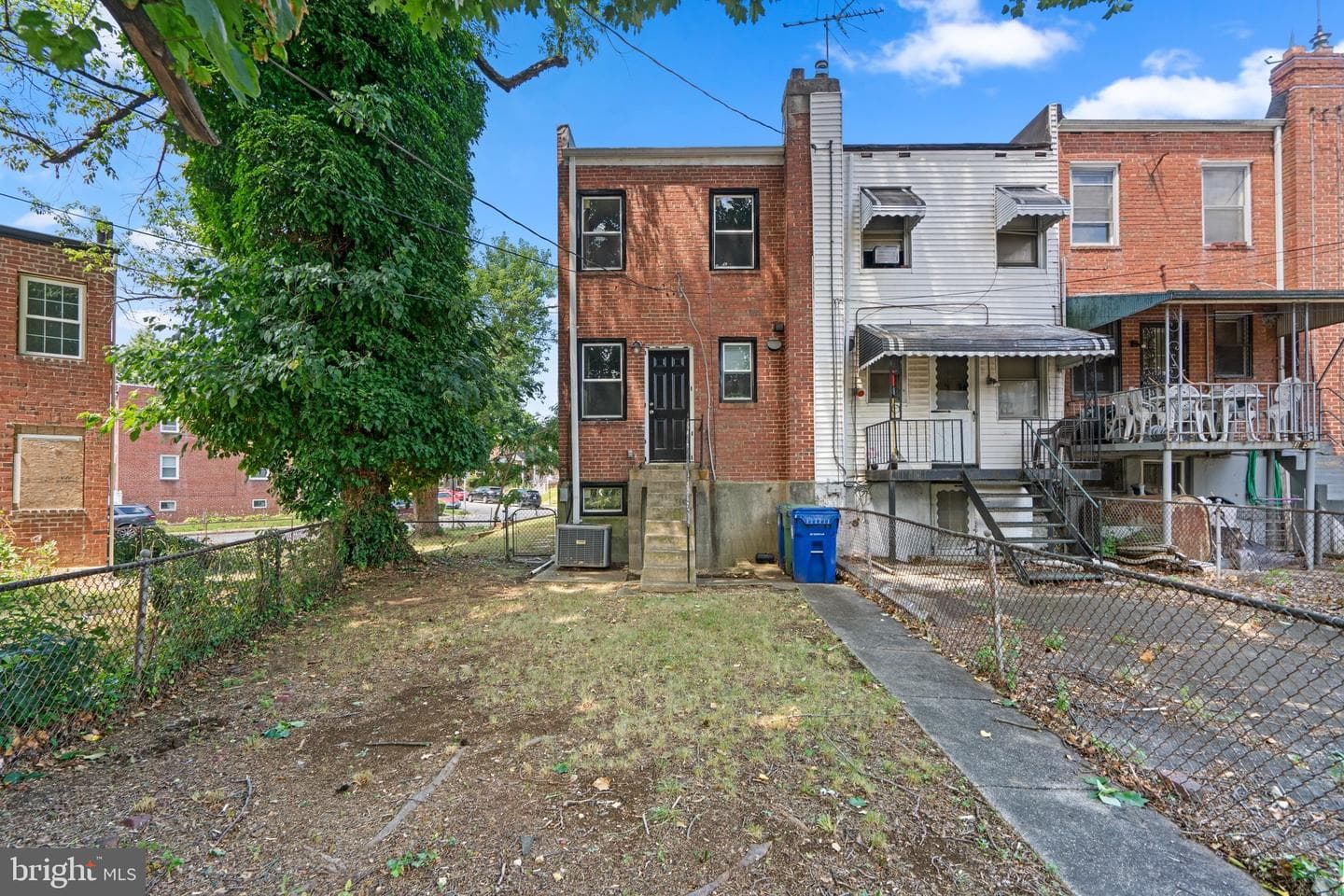 301 Denison Street photo 11