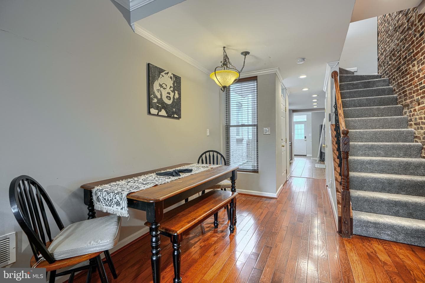 827 S Montford Avenue photo 12