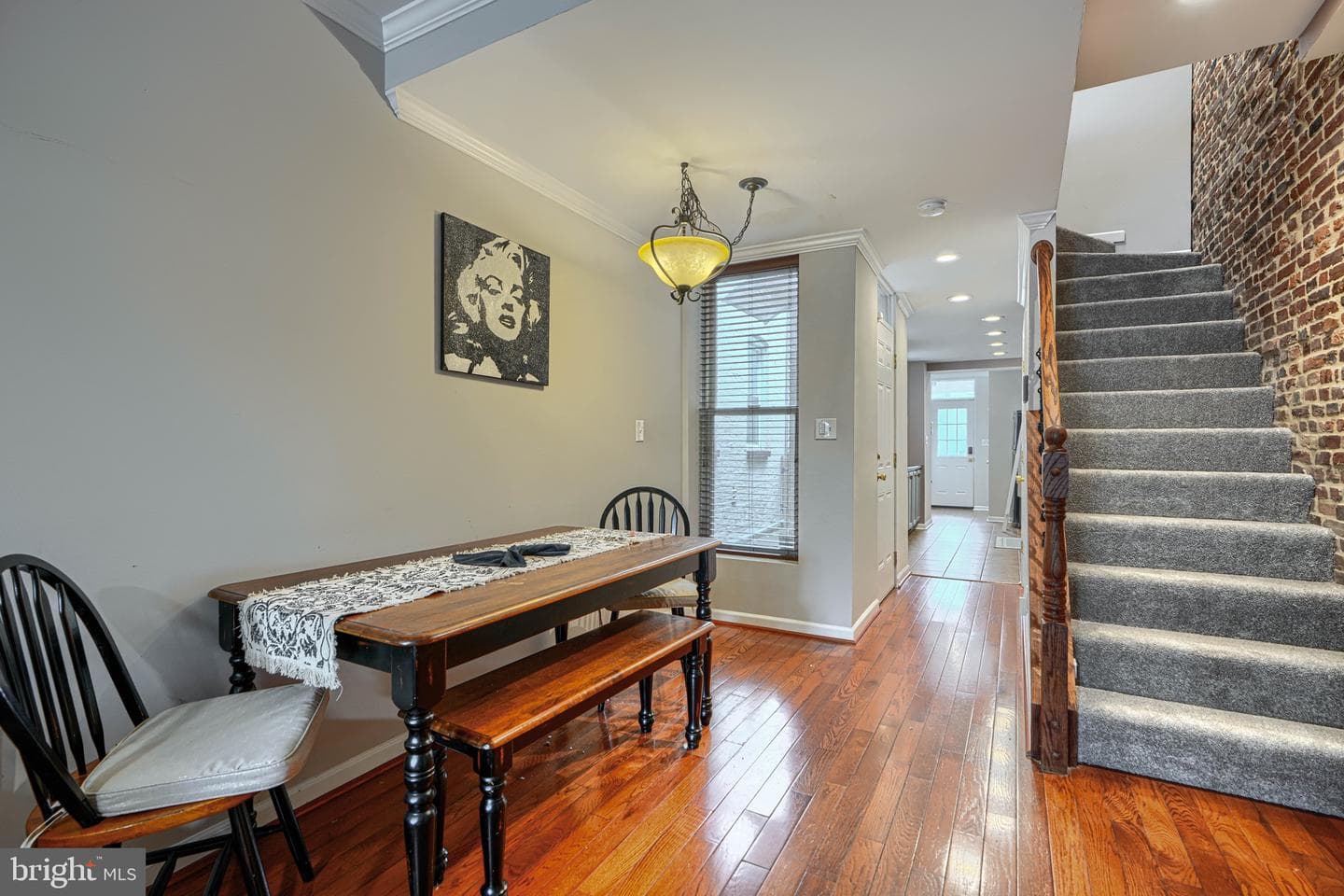 827 S Montford Avenue photo 16