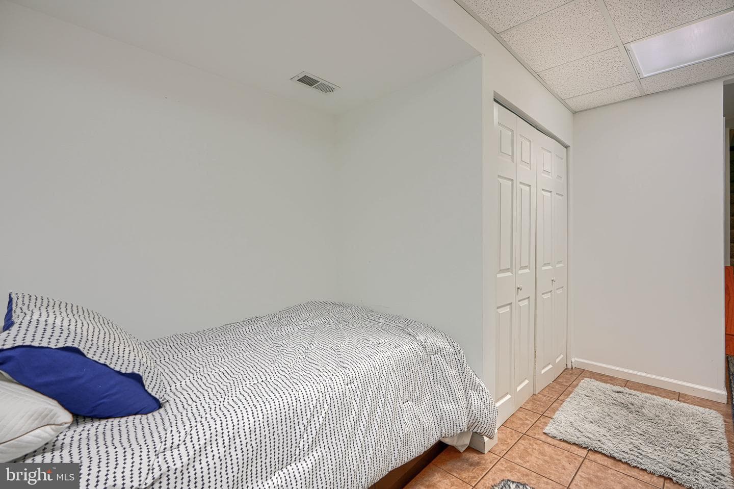 827 S Montford Avenue photo 46