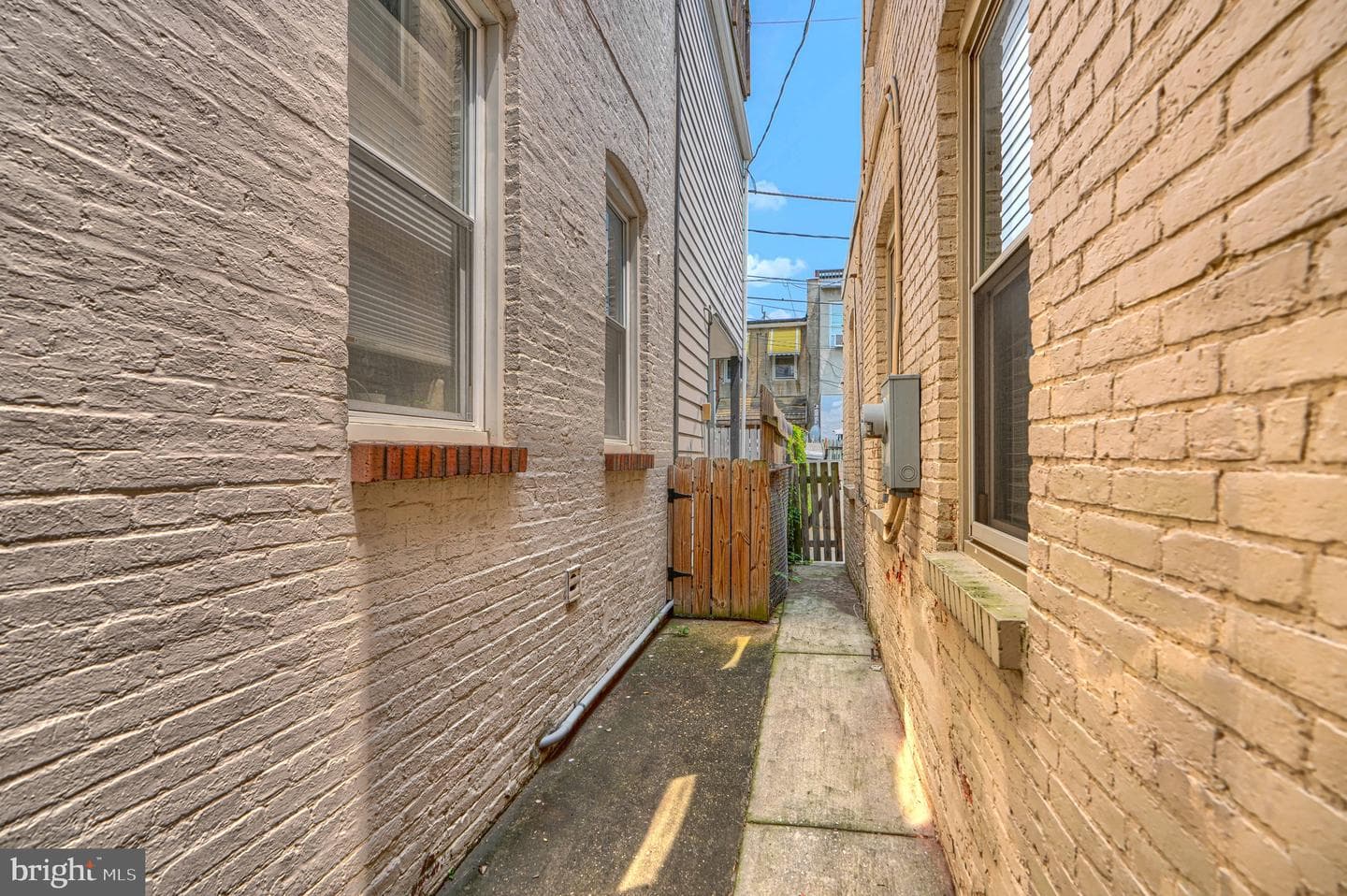 827 S Montford Avenue photo 50