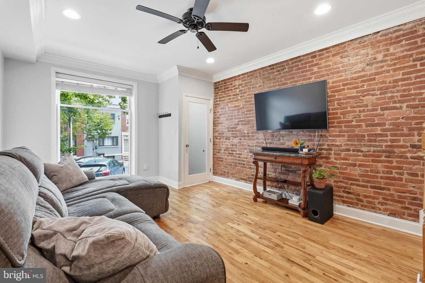 333 S Clinton Street S photo 3
