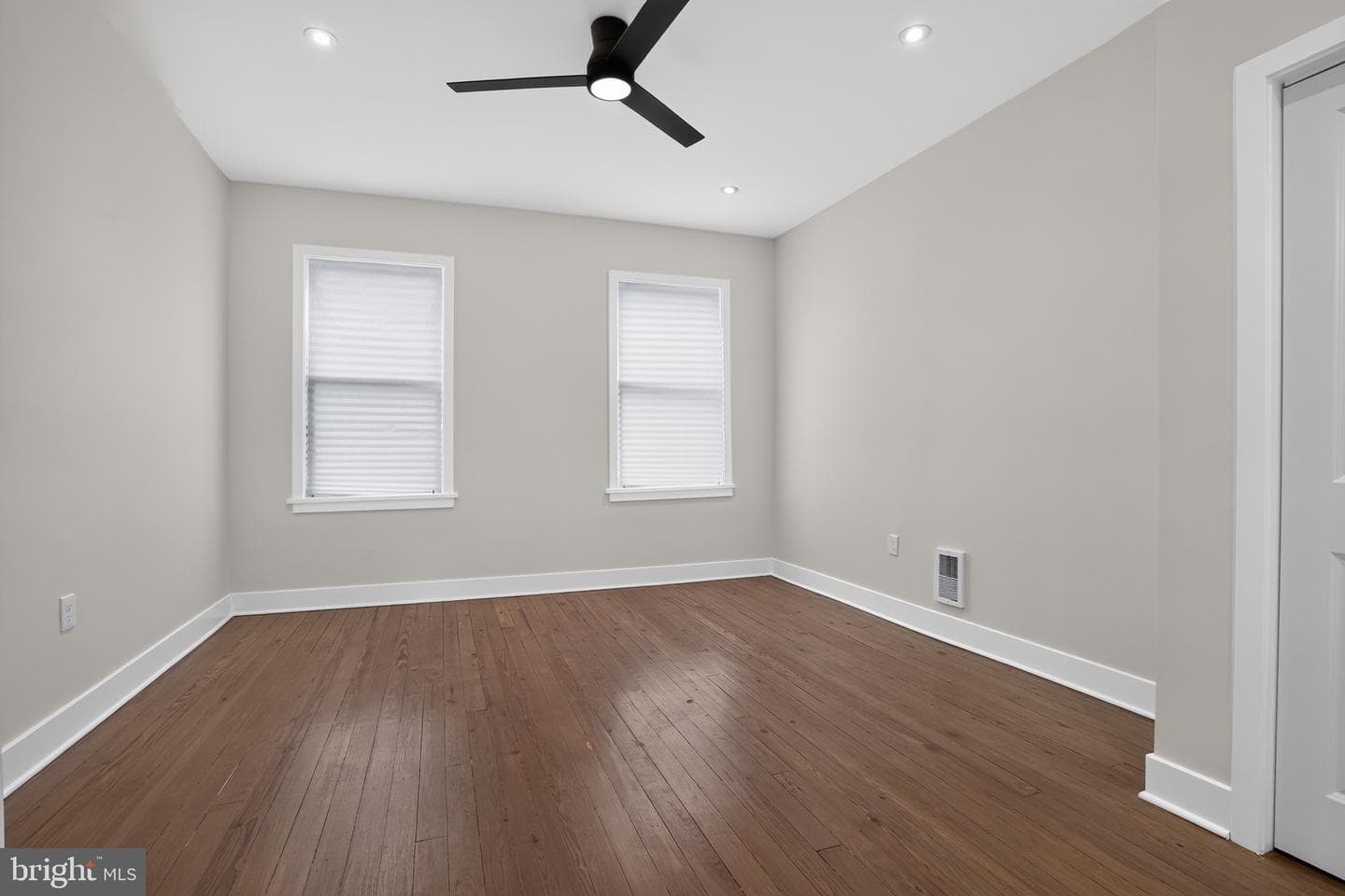 3815 Foster Avenue photo 21