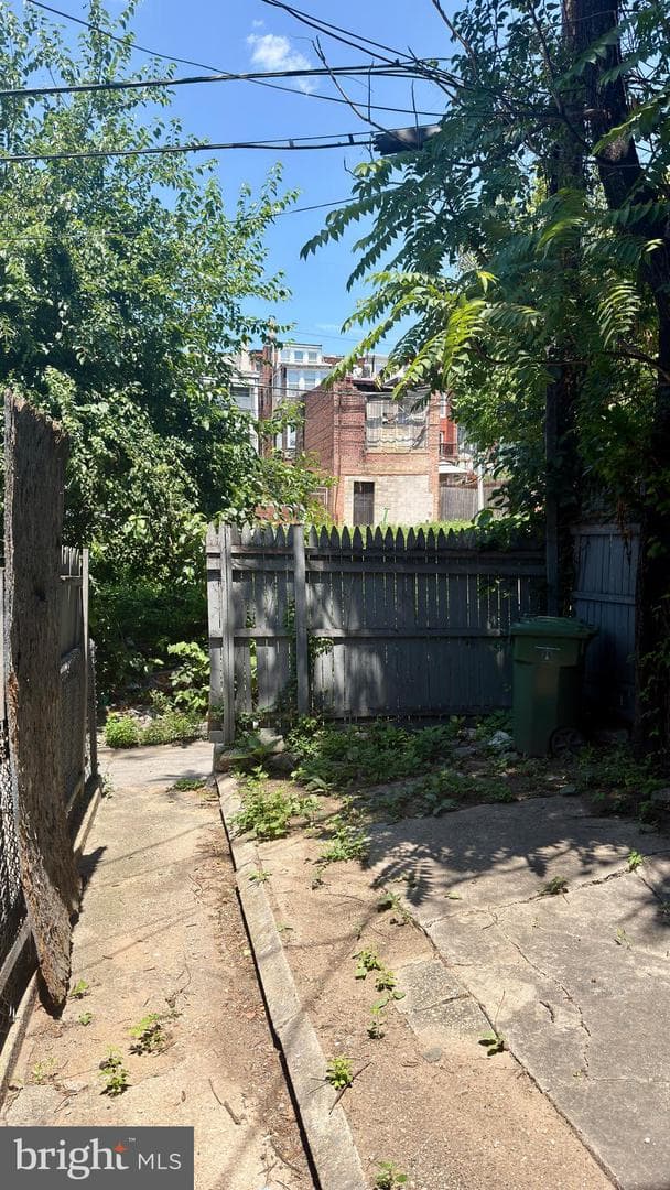 2124 Hollins Street photo 15