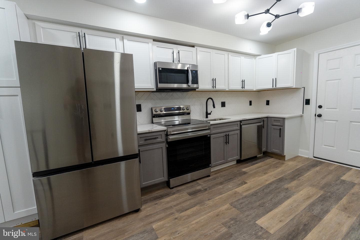 302 Gilmor Street photo 7
