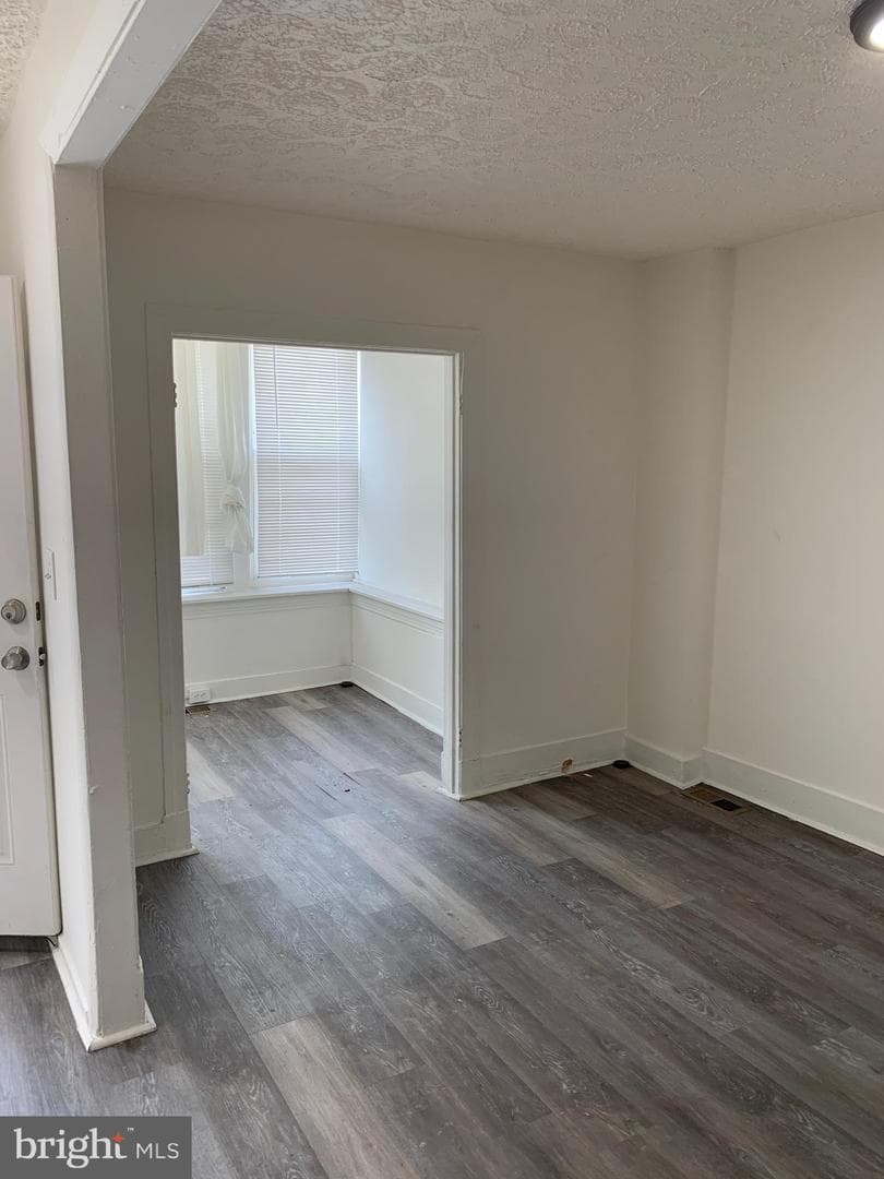 912 Bonaparte Avenue photo 3