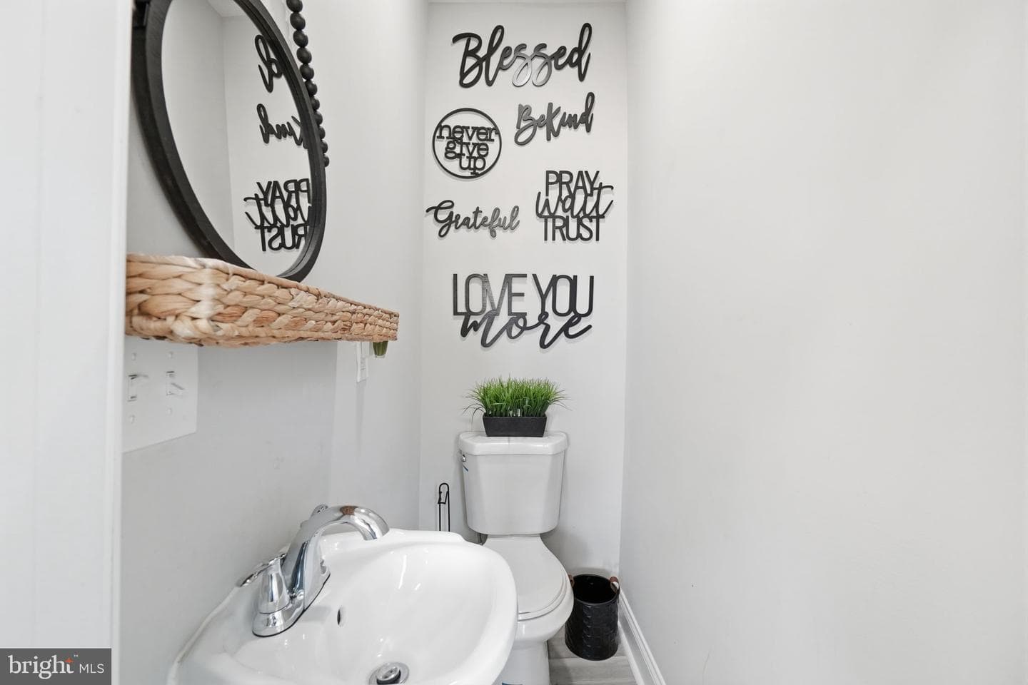 5978 Glenoak Avenue photo 18
