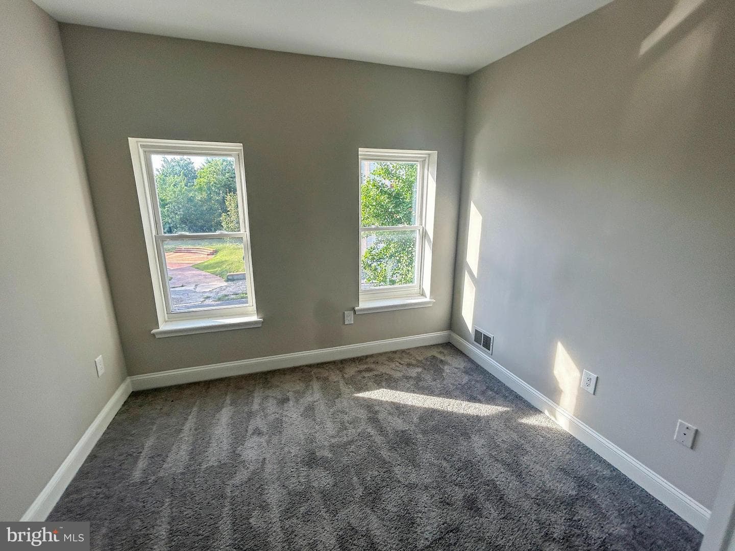 556 Gold Street photo 10