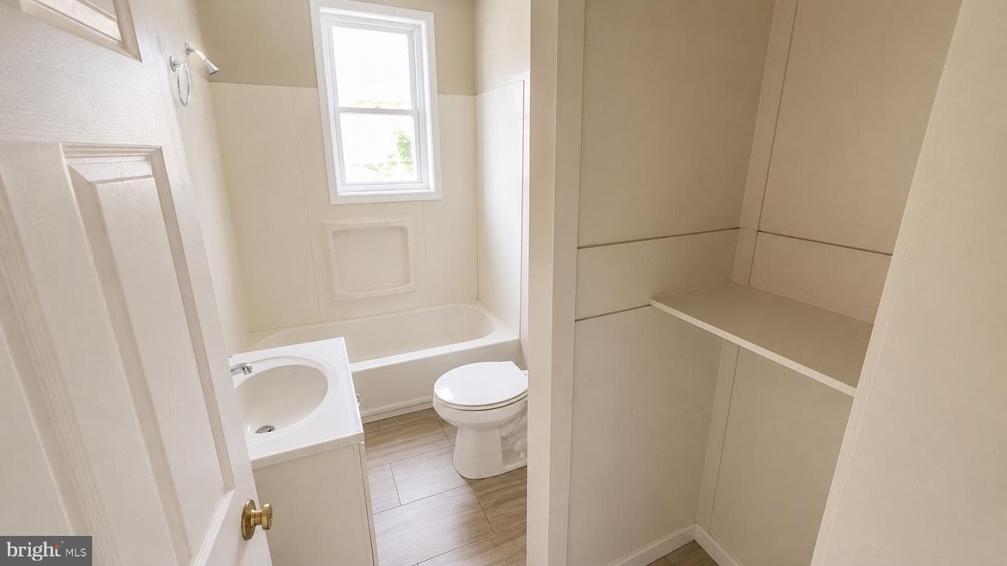 525 N Clinton Street N photo 8