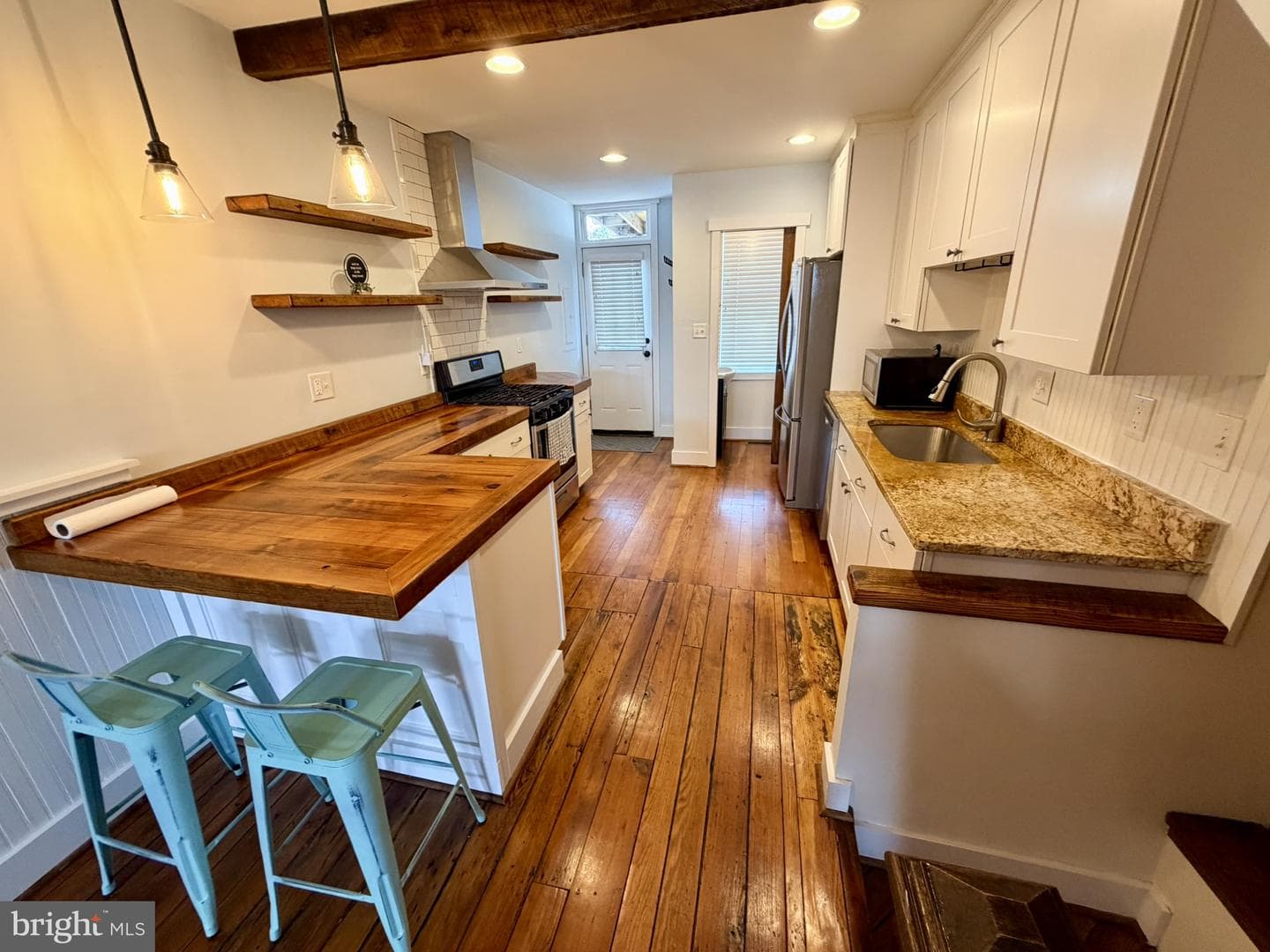1530 E Clement Street photo 3