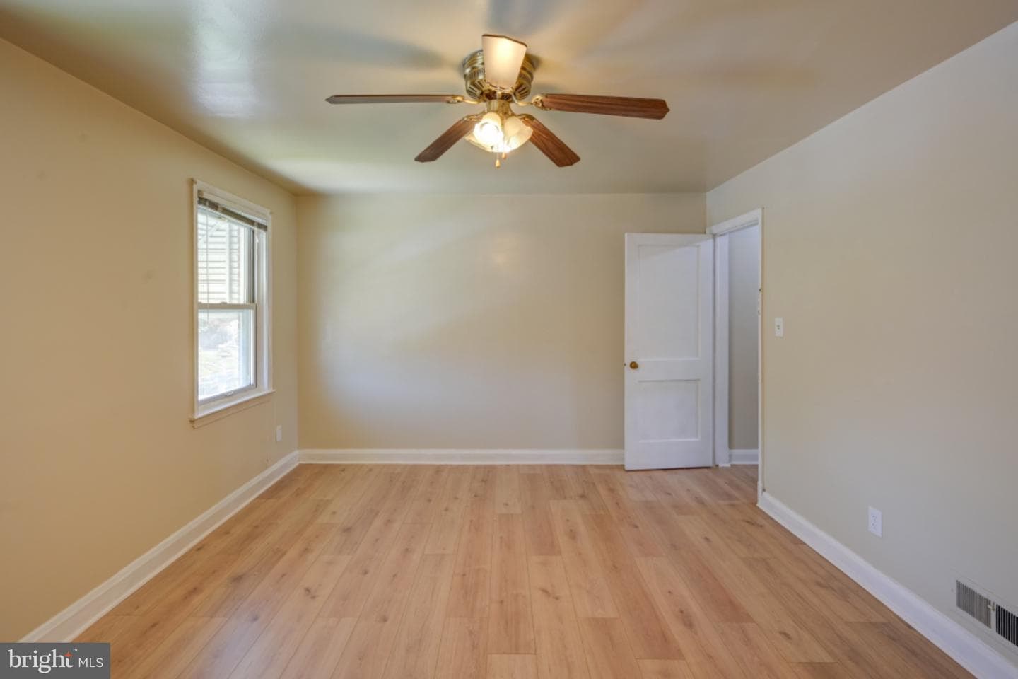 4413 Parkton St photo 7
