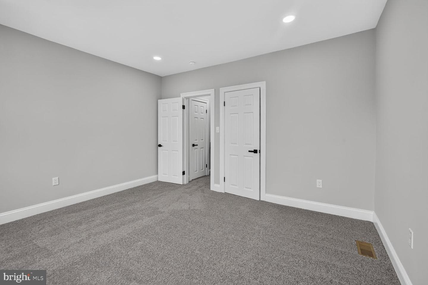 2605 E Hoffman Street photo 15