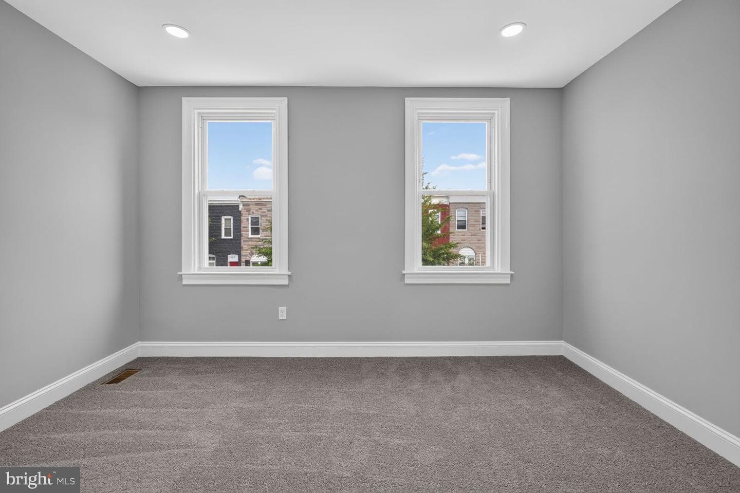 2605 E Hoffman Street photo 16