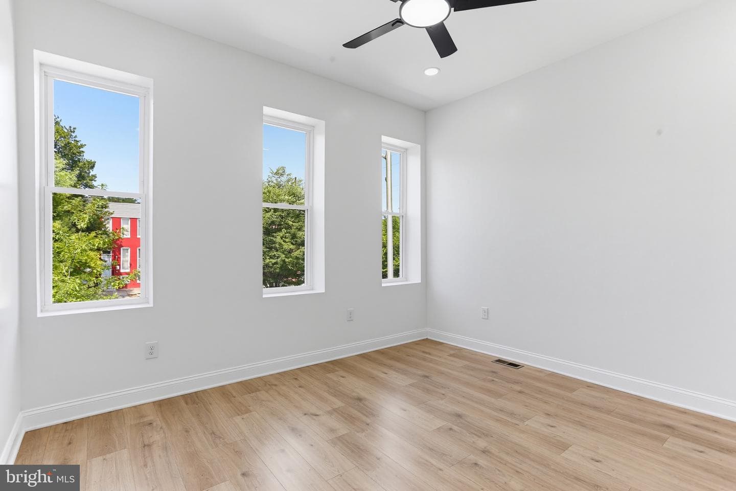 1315 N Broadway photo 29