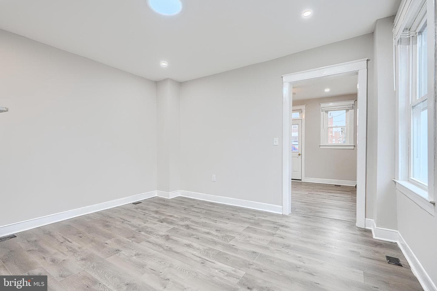 240 N Monastery Avenue photo 17