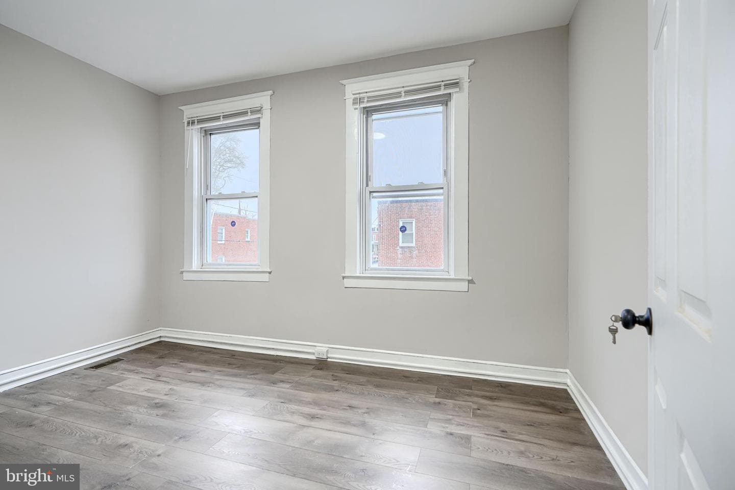 240 N Monastery Avenue photo 22