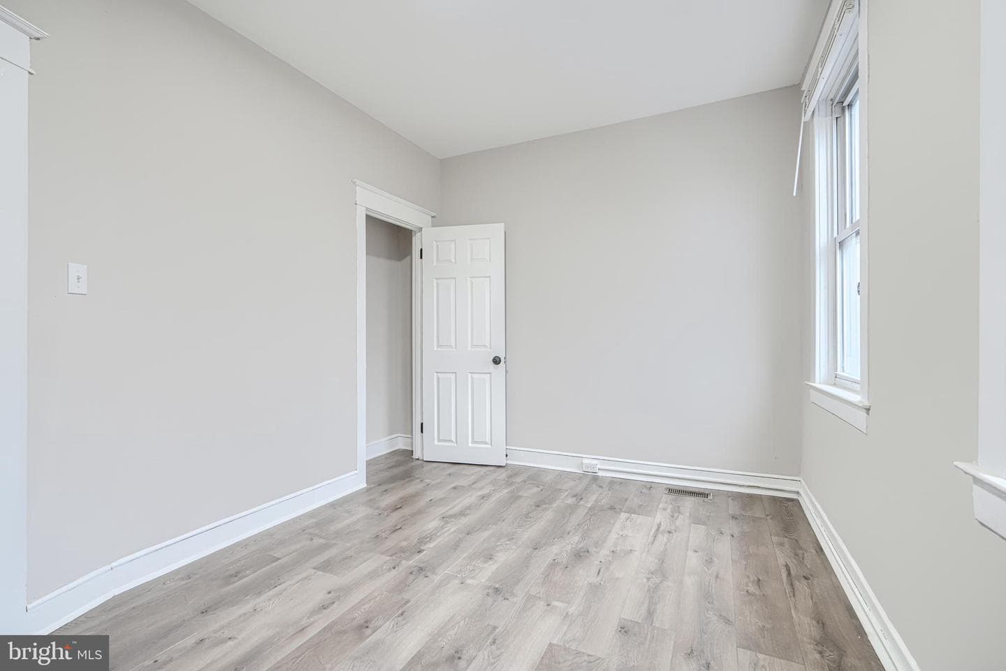 240 N Monastery Avenue photo 25