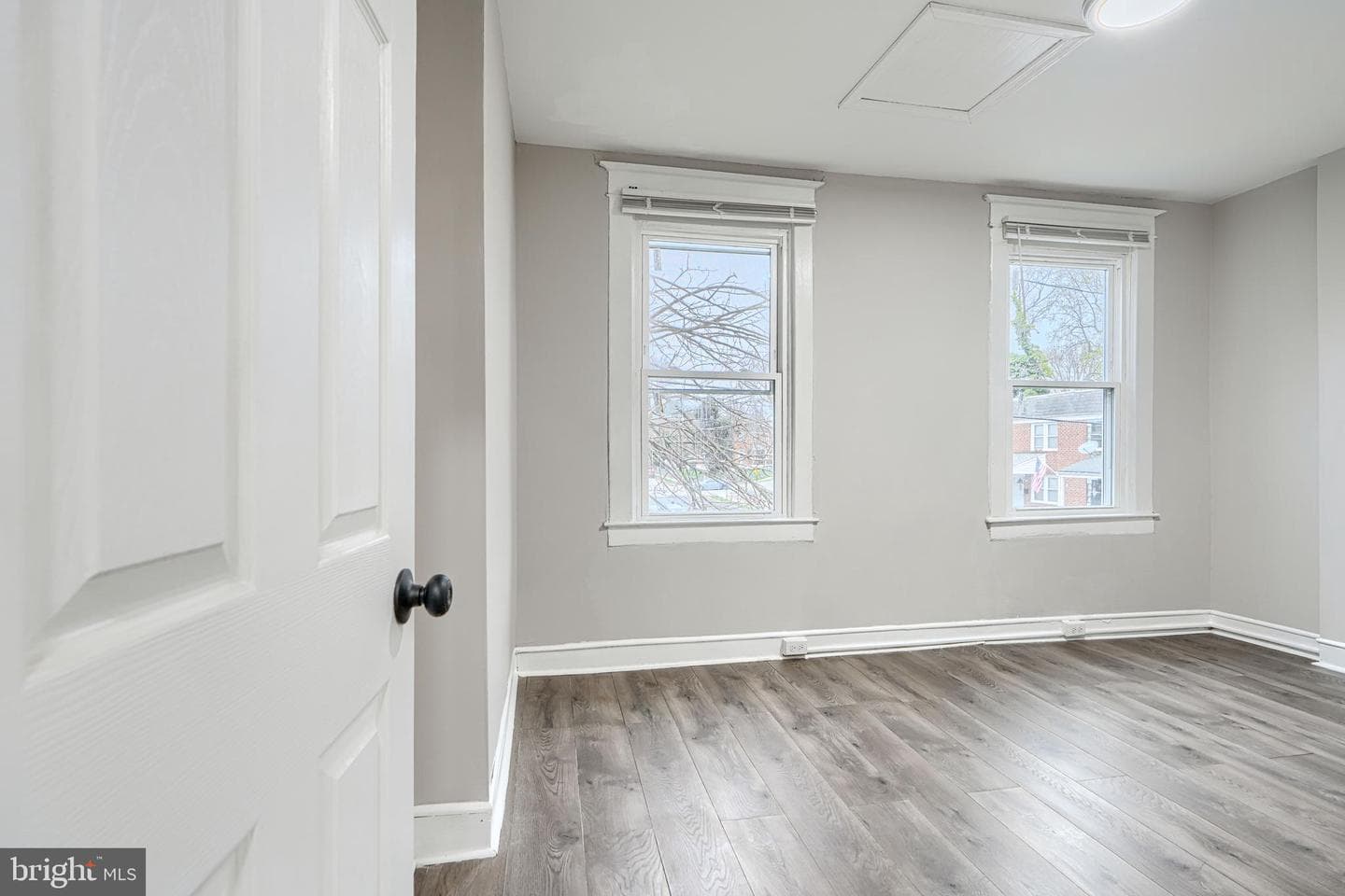 240 N Monastery Avenue photo 26