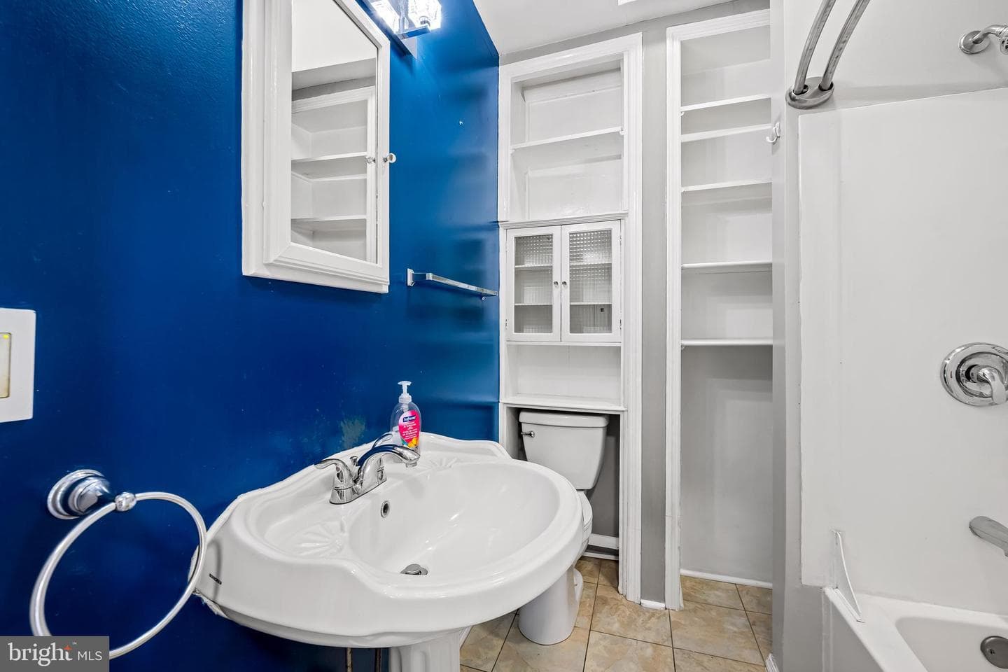 1109 W 40th Street photo 18