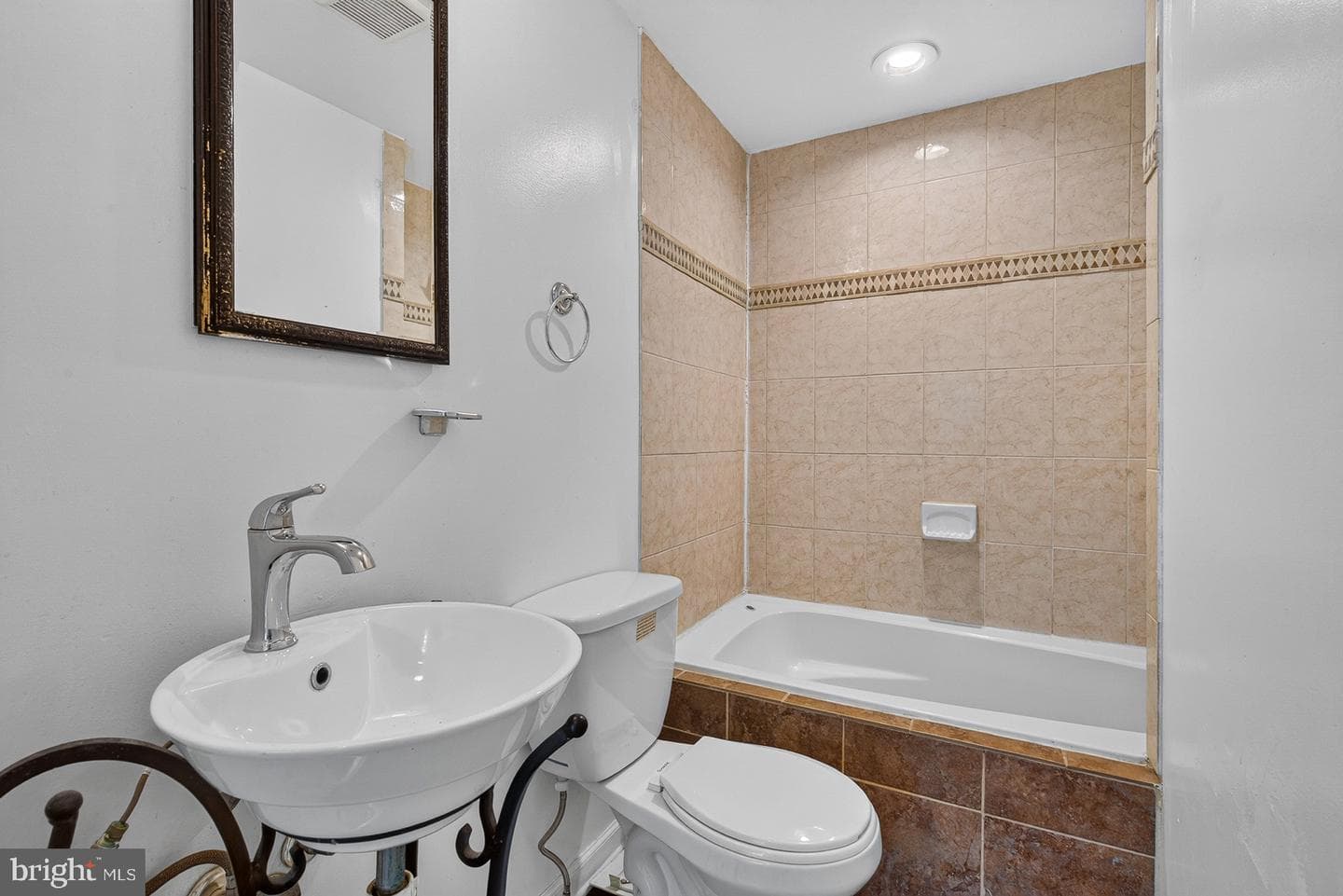 418 N Chester Street photo 17